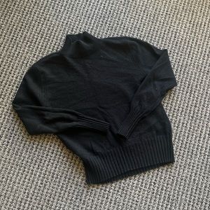 JCrew Cashmere mockneck sweater size small in black.
